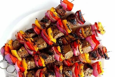 Свинина на шпажках в духовке с овощами