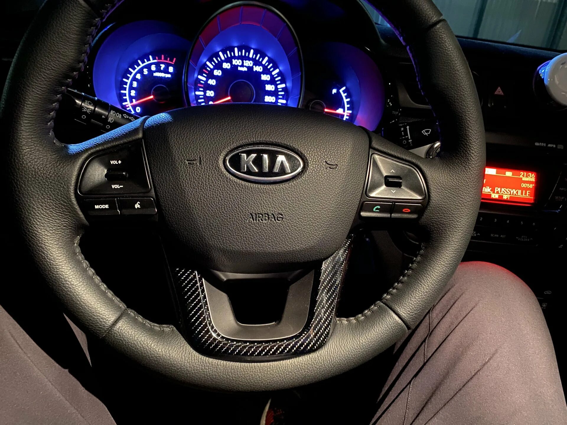 Руль киа рио 3 рестайлинг. Руль киа рио 3. Руль киа рио 2016. Руле киа рио 1 2 3 4. Kia rio 2016 руль.