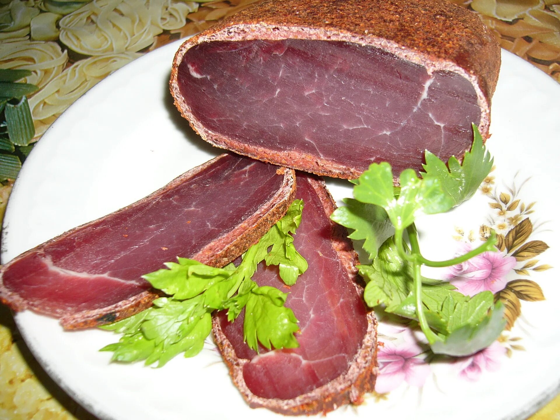 Мясная бастурма. Армянское мясо бастурма. мцвади бастурма. армянское вяленое мясо бастурма. грузинская бастурма.