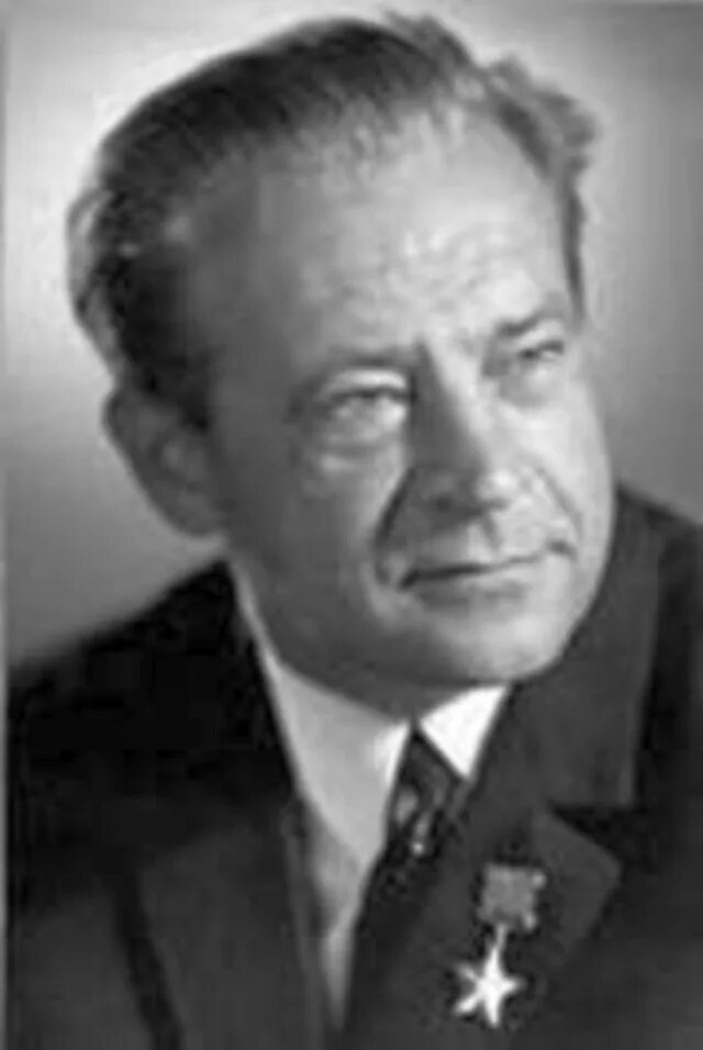 Э гарин актер. Гарин герой. Гарин герой. Гарин герой. Гарин герой.