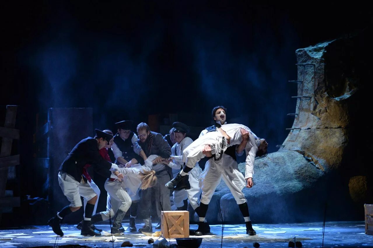 сирано де бержерак мхт им чехова. сирано де бержерак спектакль. сирано де бержерак спектакль отзывы. григорий антипенко сирано де бержерак. сирано де бержерак спектакль отзывы.