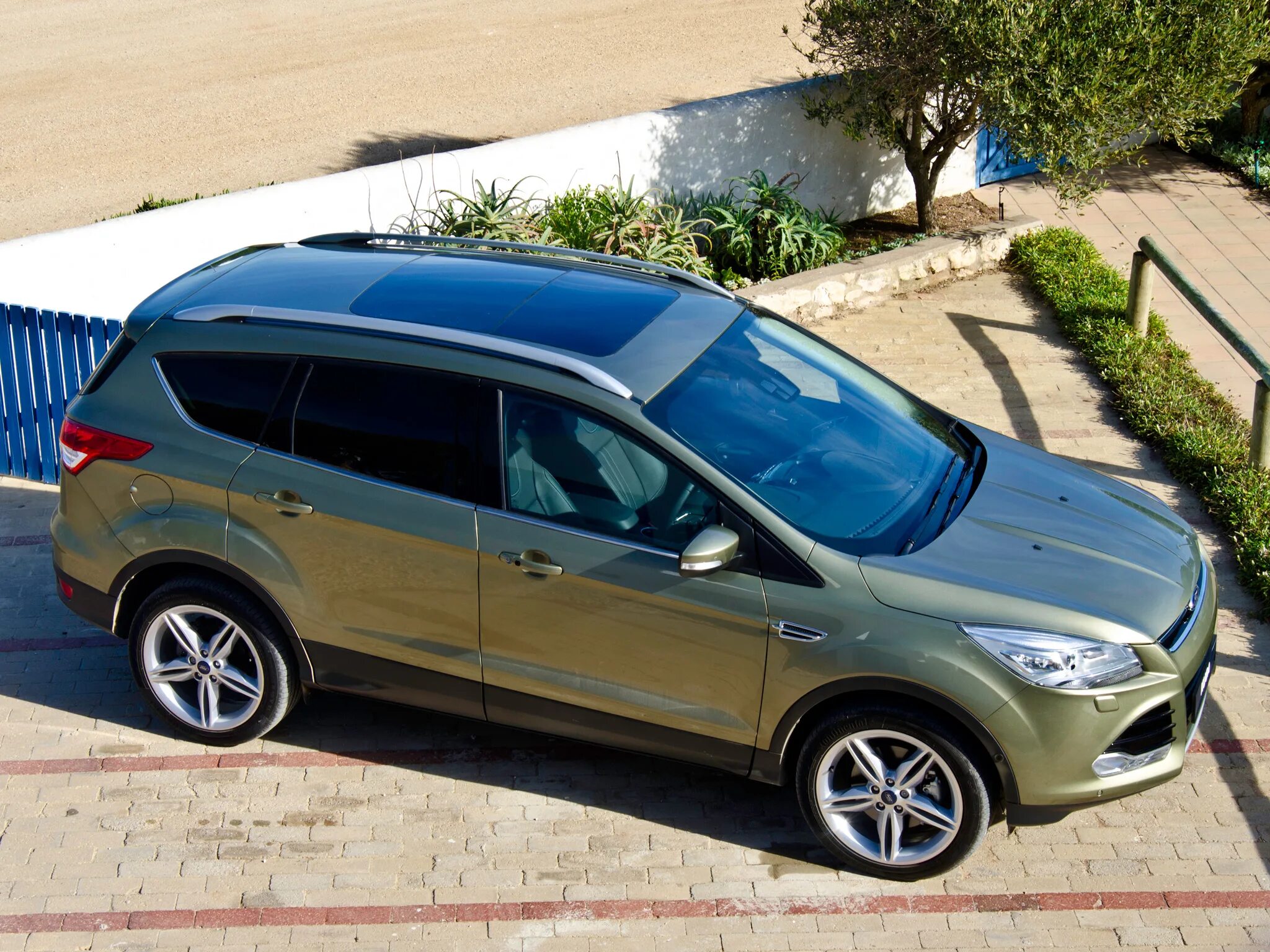 Форд Куга 2 2013. Форд Куга 2013. Ford Kuga CBS 2013. Форд Куга зеленый.