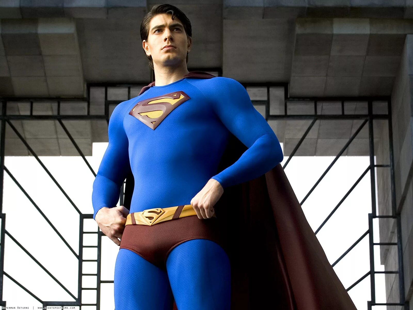 Пел мен. Брэндон рут Супермен. Возвращение Супермена 2006. Brandon Routh Superman Returns. Кларк Кент переодевается в Супермена.