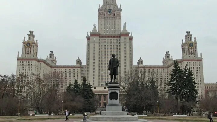 Мгу войти. МГУ вход. МГУ В Топе Мировых университетов. Самый крутой вуз в России.