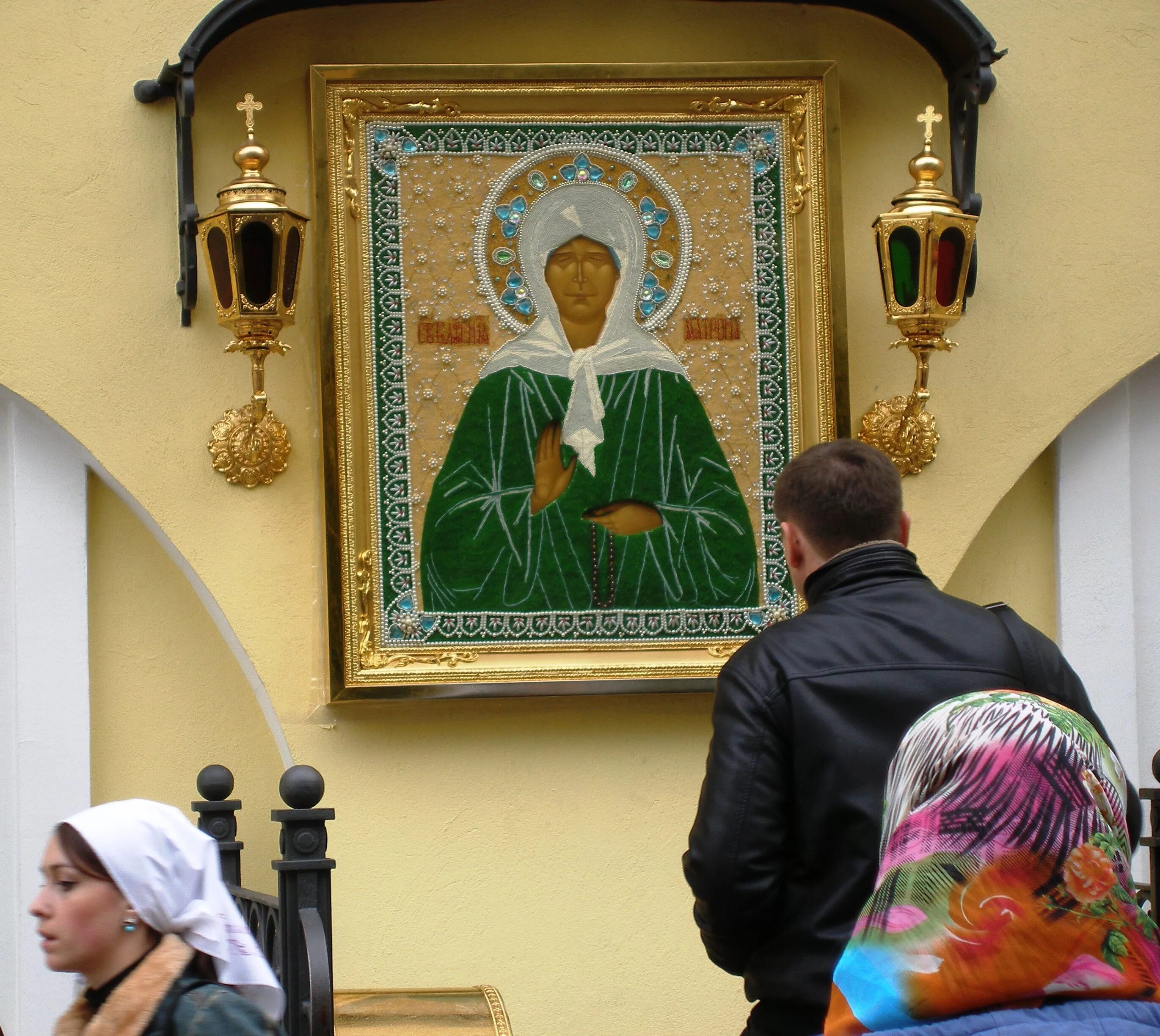 Матронушка московская в москве. Матрона Московская Покровский монастырь. Храм Святой Матроны в Москве. Покровский монастырь Матронушка. Матрона московскаямоначстырь.