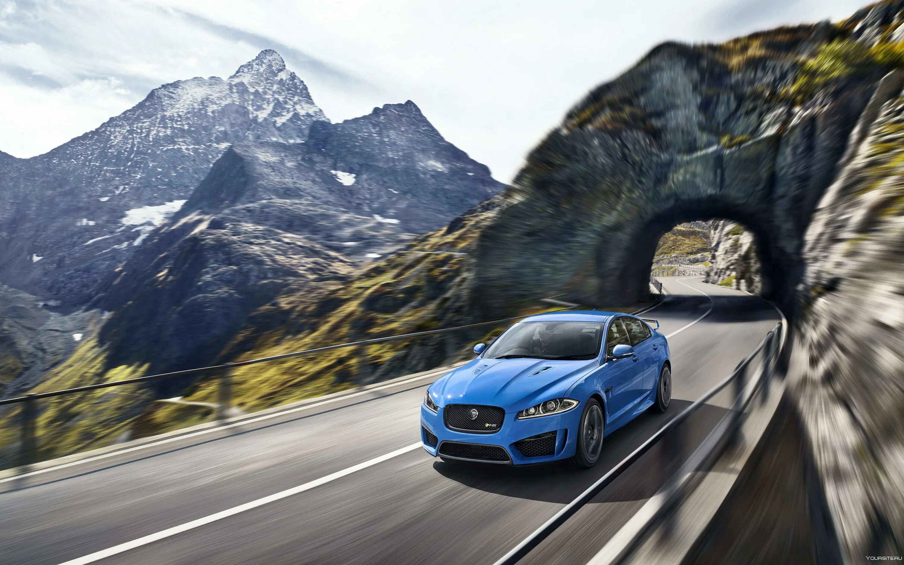 Городской автомобиль. Машина в горах. Дорога в гору. Машина для путешествий в горах. Jeep wrangler внедорожник горы.