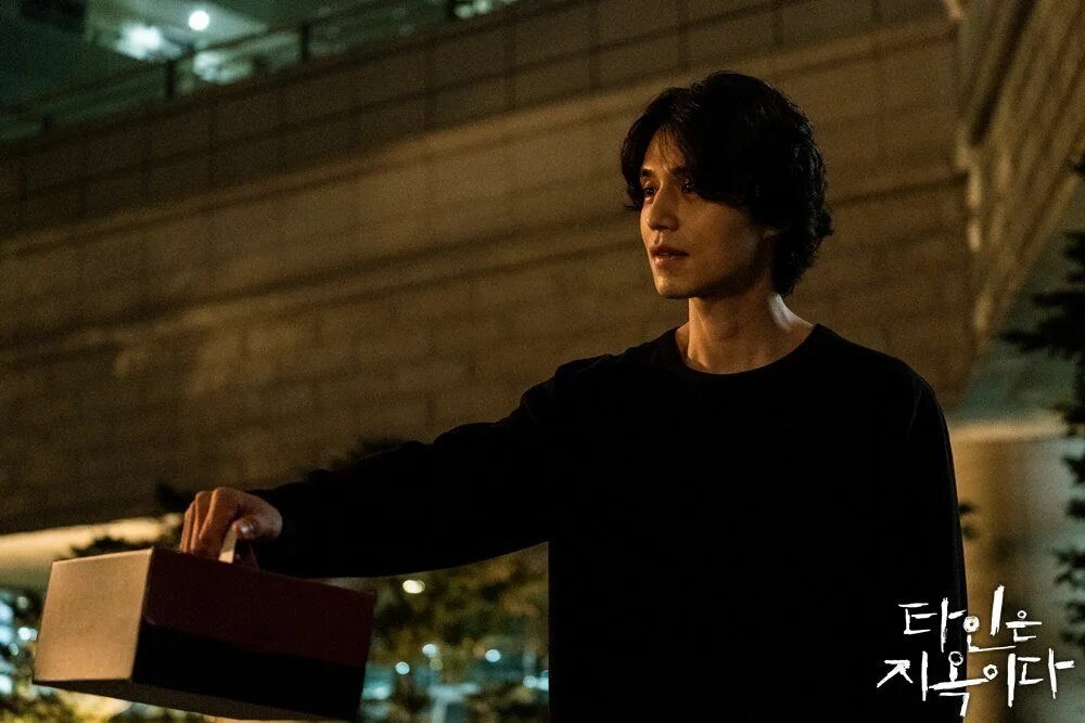 Ли дон ук незнакомцы из ада. Незнакомцы из ада ли. Незнакомцы из ада ли. Незнакомцы из ада дорама ли дон ук. Ли дон ук незнакомцы из ада.