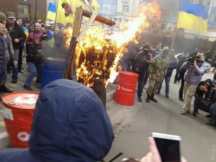 Устроил погром
