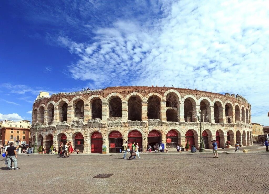 Verona (garogres). La verona. Колизей в вероне фото. Университет вероны. La verona.
