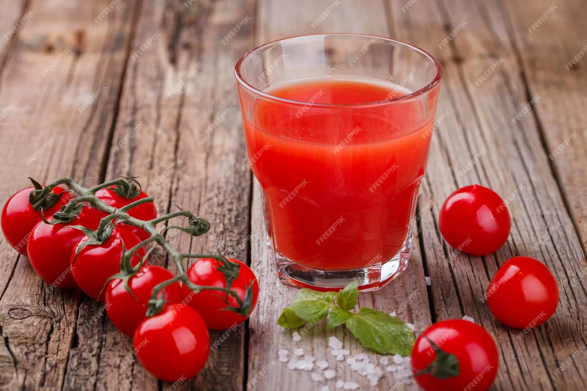 Томатный сок. Коктейль Чили томатный сок. Томатный сок картинки. Томатный сок и оливки. Какой сок при язве