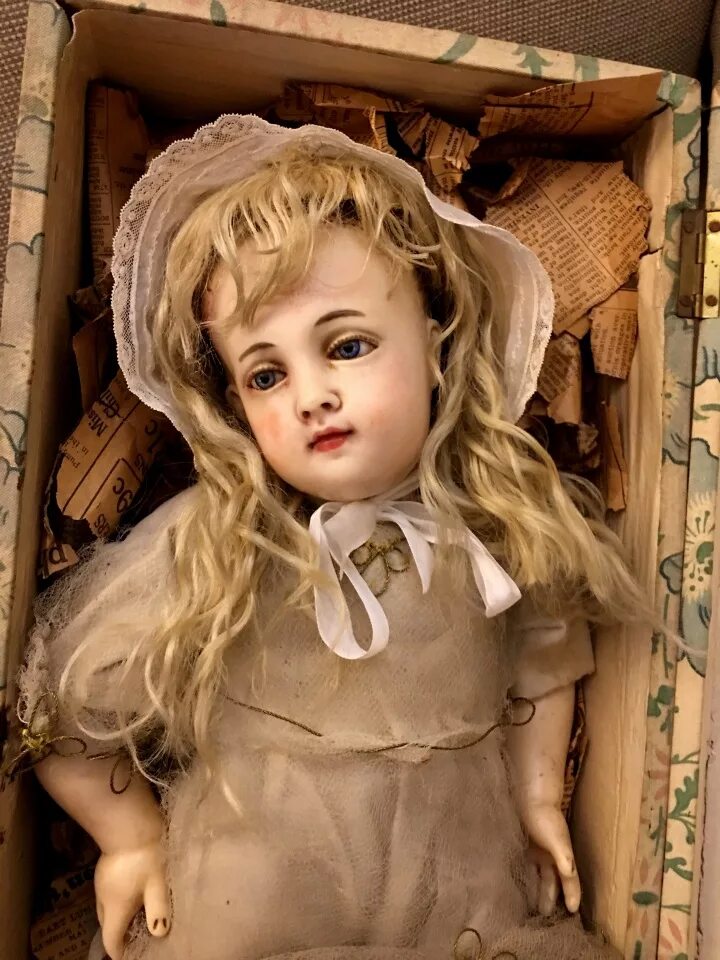 Купить куклу старую. Старинные куклы. Восковая кукла антикварная. Самые старые куклы. Кукла антик.