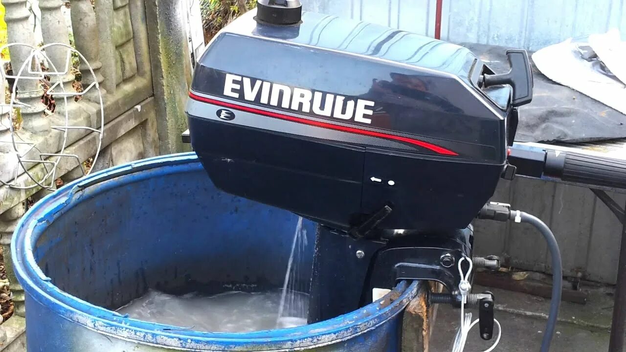 Моторы б у 40. Лодочный мотор Evinrude 4hp. Лодочный мотор Эвинруд 4 л.с. Лодочный мотор Evinrude 9.9. Лодочный мотор Johnson 4hp.