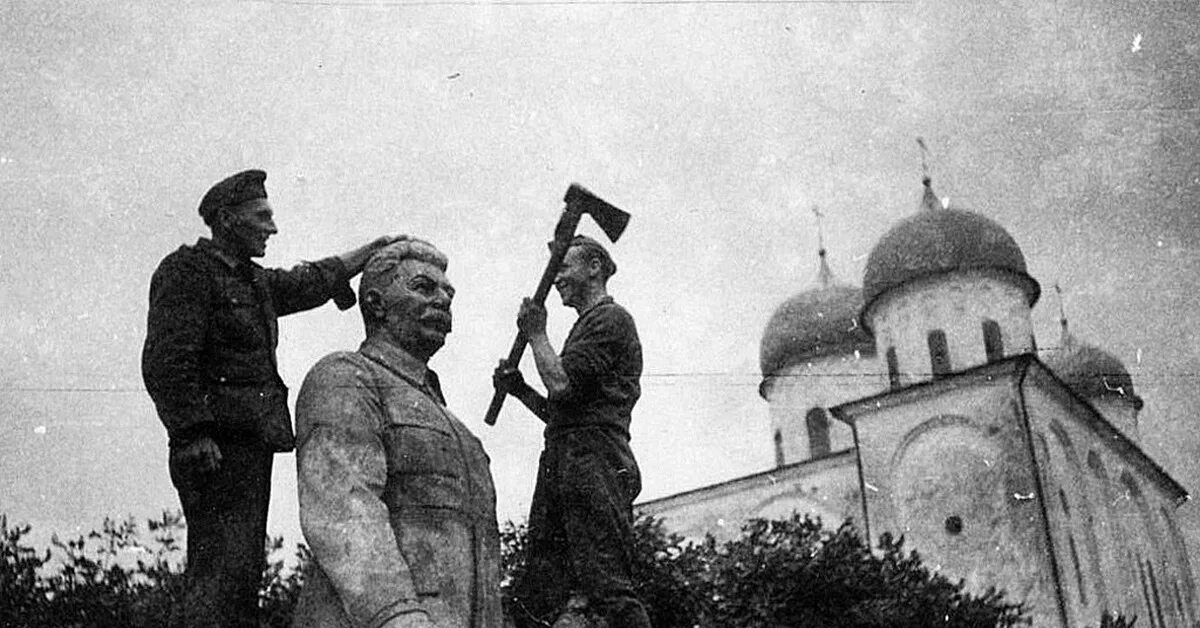 Сталин разрушил. Оккупация Великого Новгорода. Памятник Сталину в Симферополе. Памятник Сталина в Германии. Разрушенные памятники Сталина.