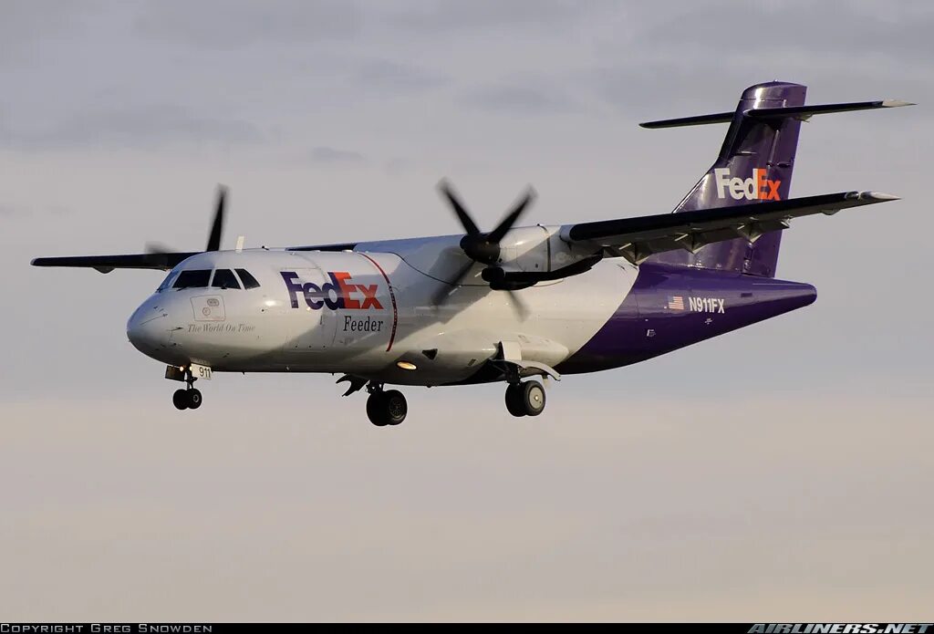 Аир 42. ATR 42 Cargo. ATR 42-300. ATR 42 300 самолет. Турбовинтовой самолет АТР 42 600.