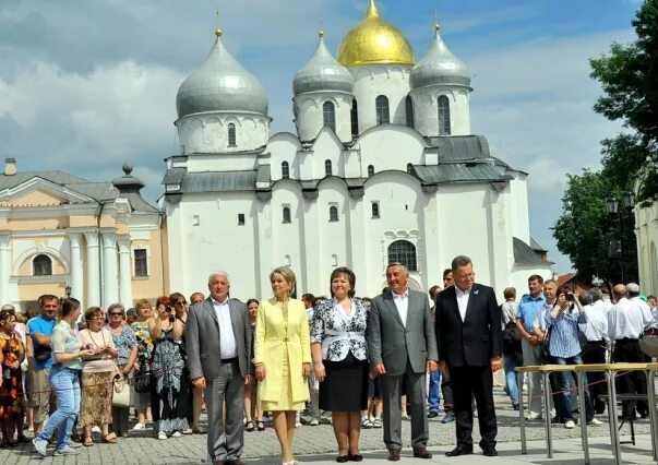 Население новгорода на 2024 год. День города Великий Новгород 2021. Жители Великого Новгорода. Люди в Великом Новгороде. Великий Новгород сейчас.