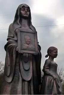 Памятников 7