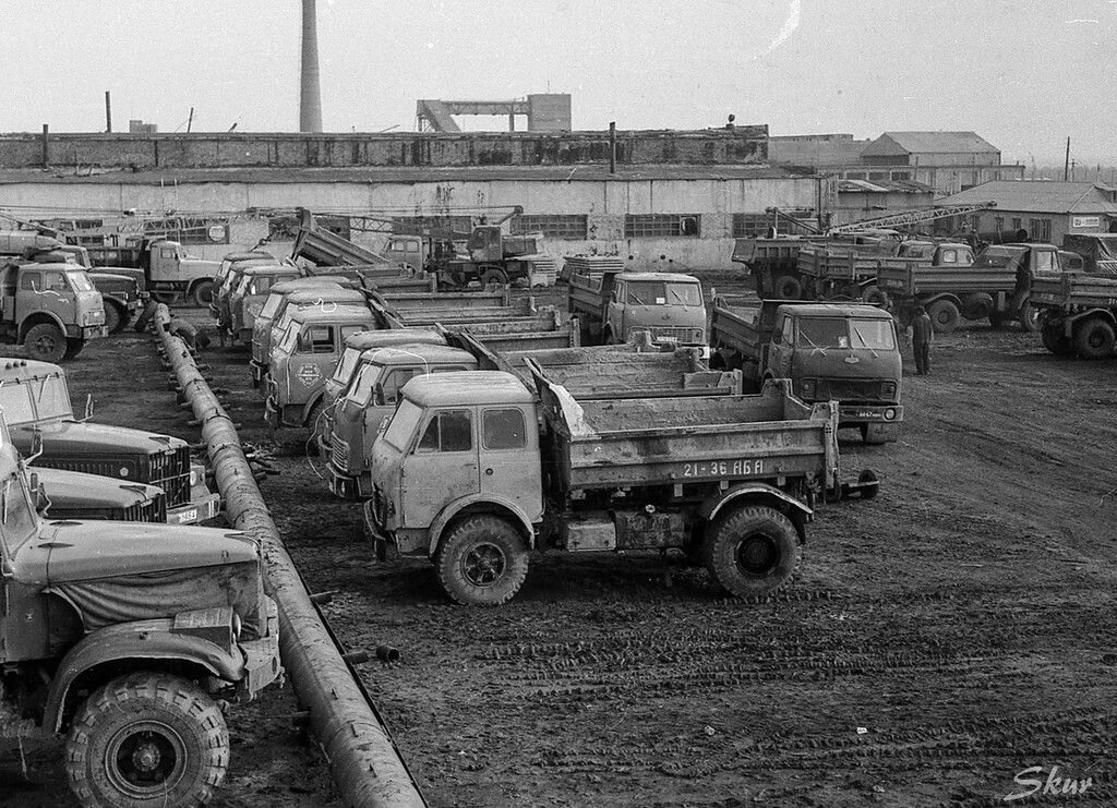 Автобаза работа. Автобаза ссср маз. автобаза треста каменьводстрой. маз 1944. автобаза ссср зил.