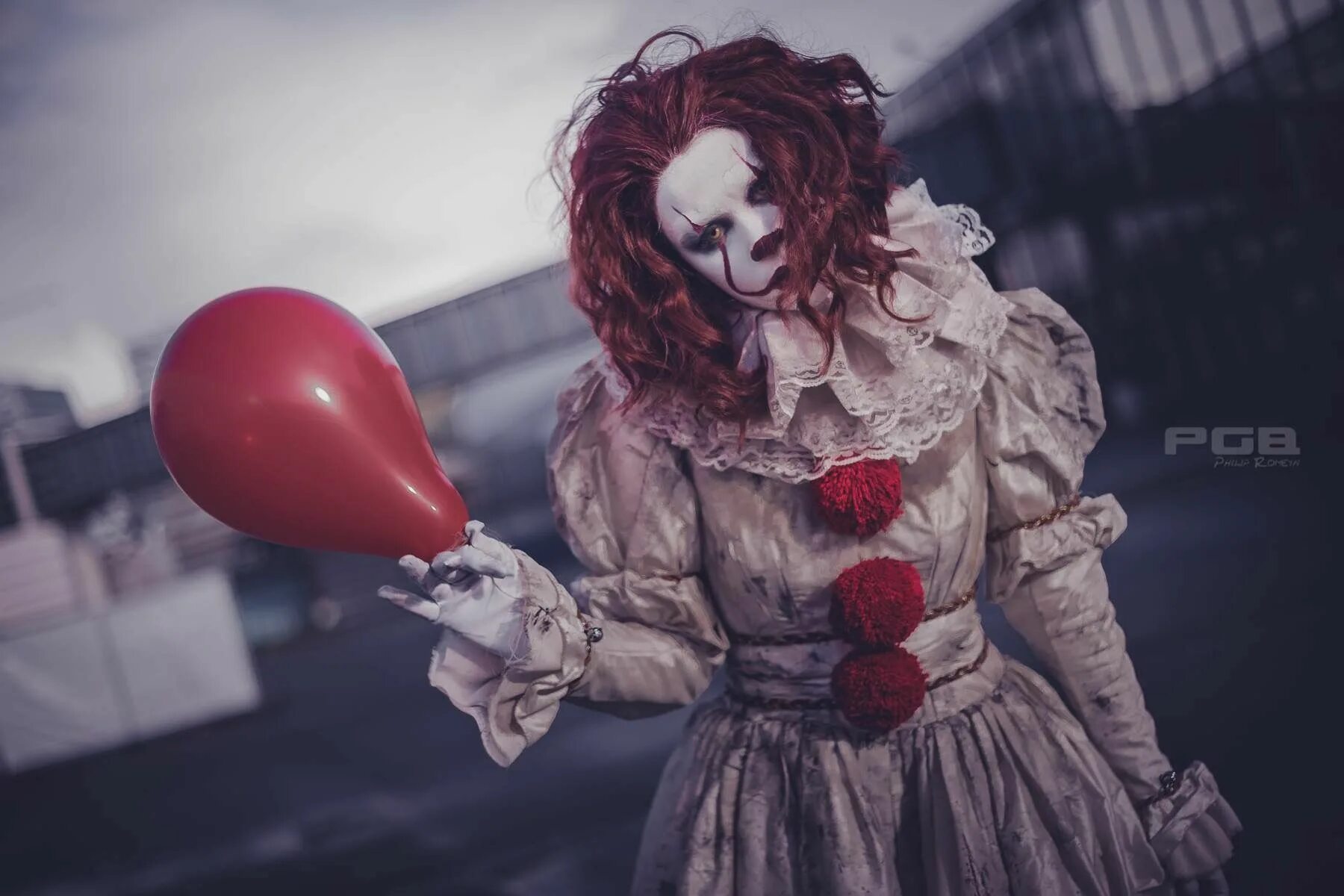Clown art terrifier base mesh. Клоун пеннивайз косплей. Харли квинн пеннивайз арт. Клоун арт ужасающий фото. Клоун пеннивайз 2017 девушка.