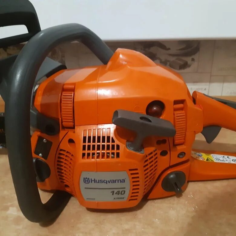 Бензопила husqvarna 140. Husqvarna 135 husqvarna 140. Бензопилу хускварна 156. Бензиновая пила husqvarna 150. Husqvarna 134 бензопила.