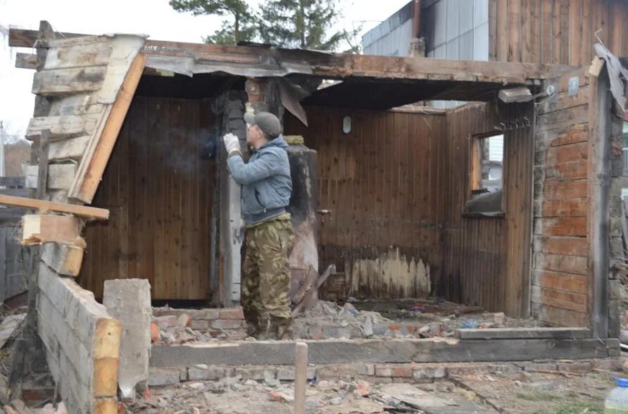 Демонтирование бани. Демонтаж пристроек. Пристройка туалета к деревянному дому. Слом веранды, разрешение. Демонтаж пристроек.