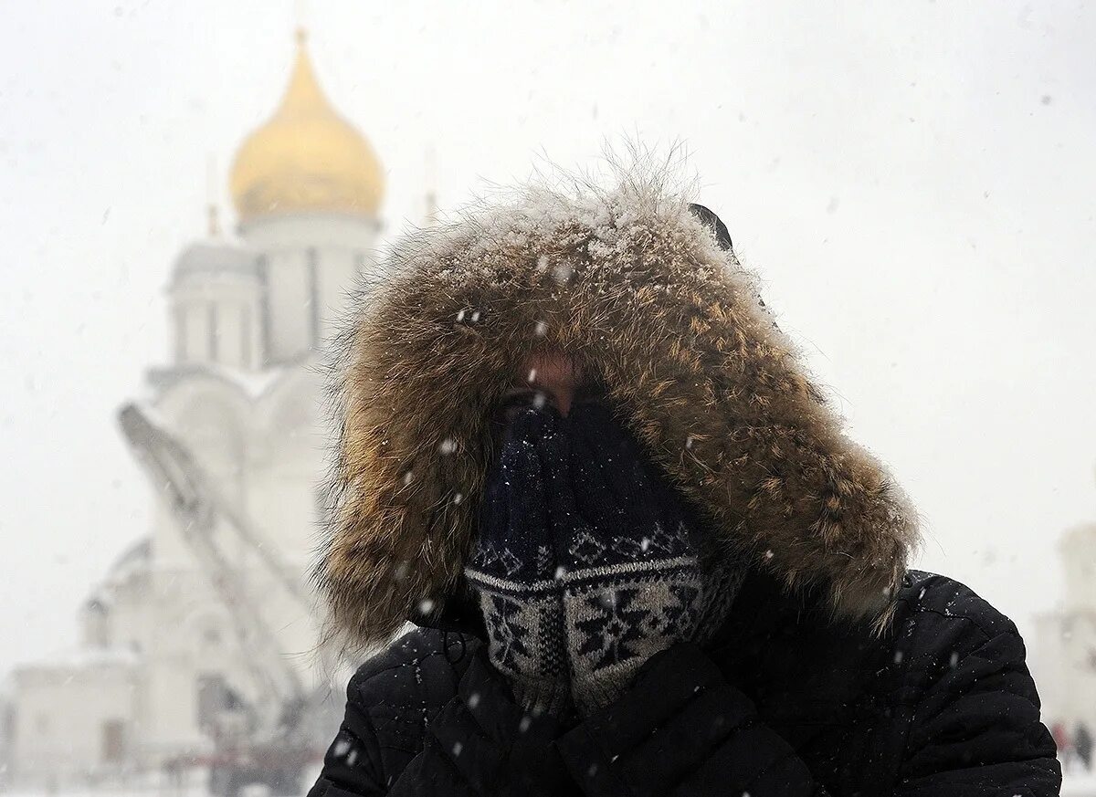 Сильный холод 5. Холод в Москве. Морозы в Москве. Сильный Мороз. Сильный Мороз в Москве.