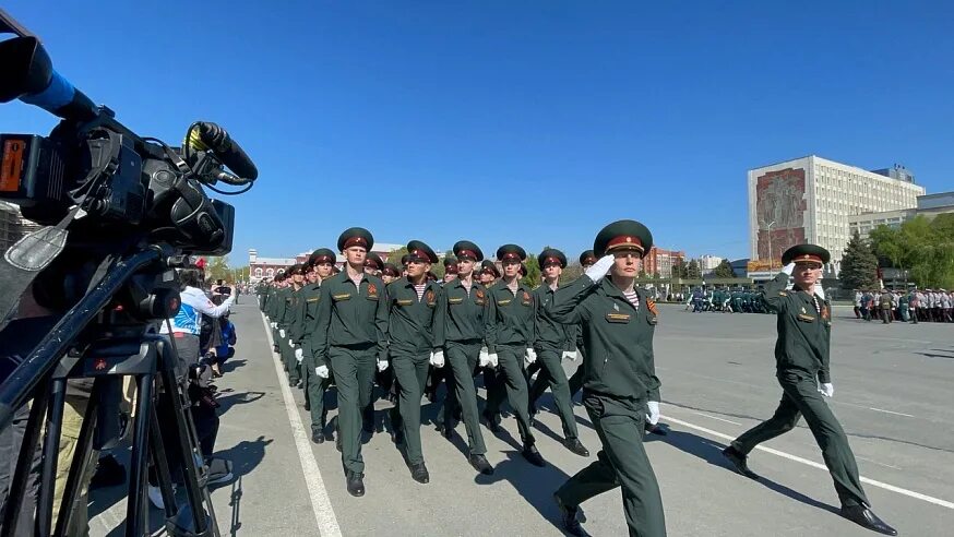 В каких городах состоится парад. Парад на театральной площади саратов. саратов парад 9 мая 2025. парад саратов 2025. 9 мая парад победы саратов.