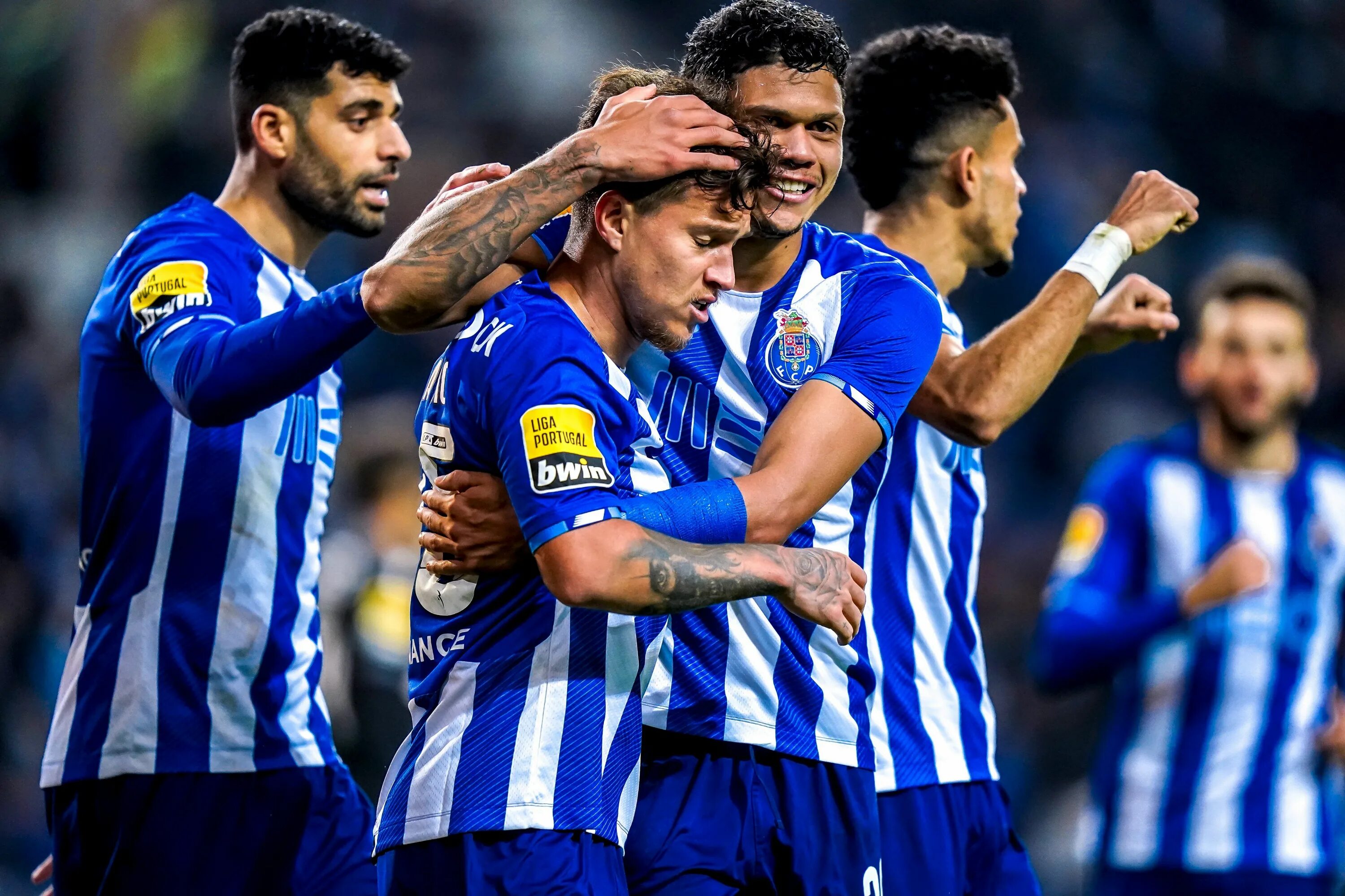 Прогноз на матч порту. Порту команда. байер порту. порту риу аве. fc porto team 2025.