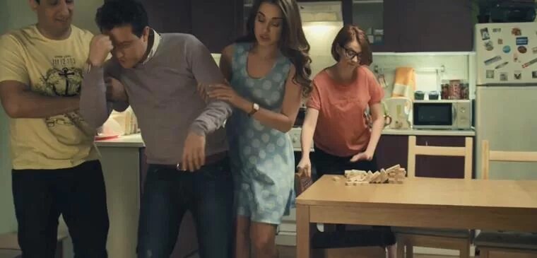 Будейко маша новая общага. Маша бросает валю универ. Маша бросает валю универ. Маша универ. Маша универ.