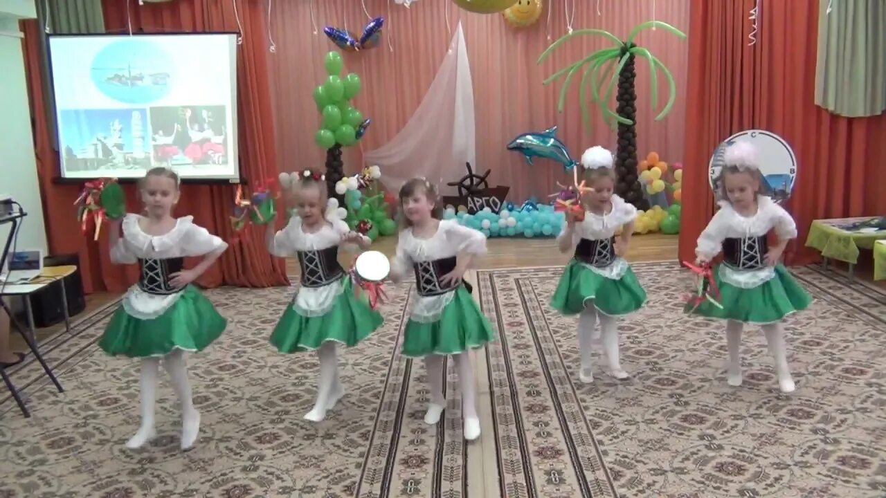 Танец под песню звезда. Танец звездочек в детском саду. Тарантелла детский танец костюм. Костюм Тарантелла для девочки. Детские танцы в детском саду подготовительная группа.