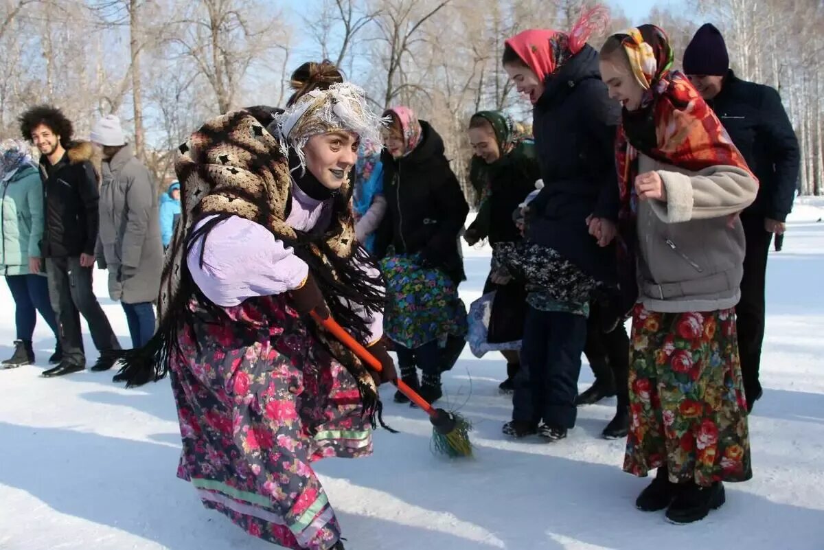 Масленица баба Яга. Баба на Масленицу. Масленица в Калязине. Игры на Масленицу.