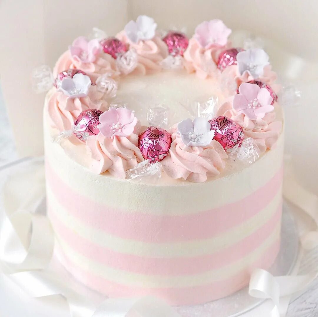 Нежное украшение торта. Красивый нежный торт для девочки. Украшение торта для девочки. Нежный Норт для девочки. Фото розовых тортов