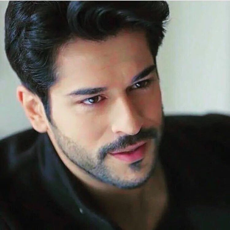 Кемаль сойдер. Бурак озчивит — кемаль сойдере. Кемаль сайдаре. Бурак озчивит стиль. Бурак озчивит из черной любви.