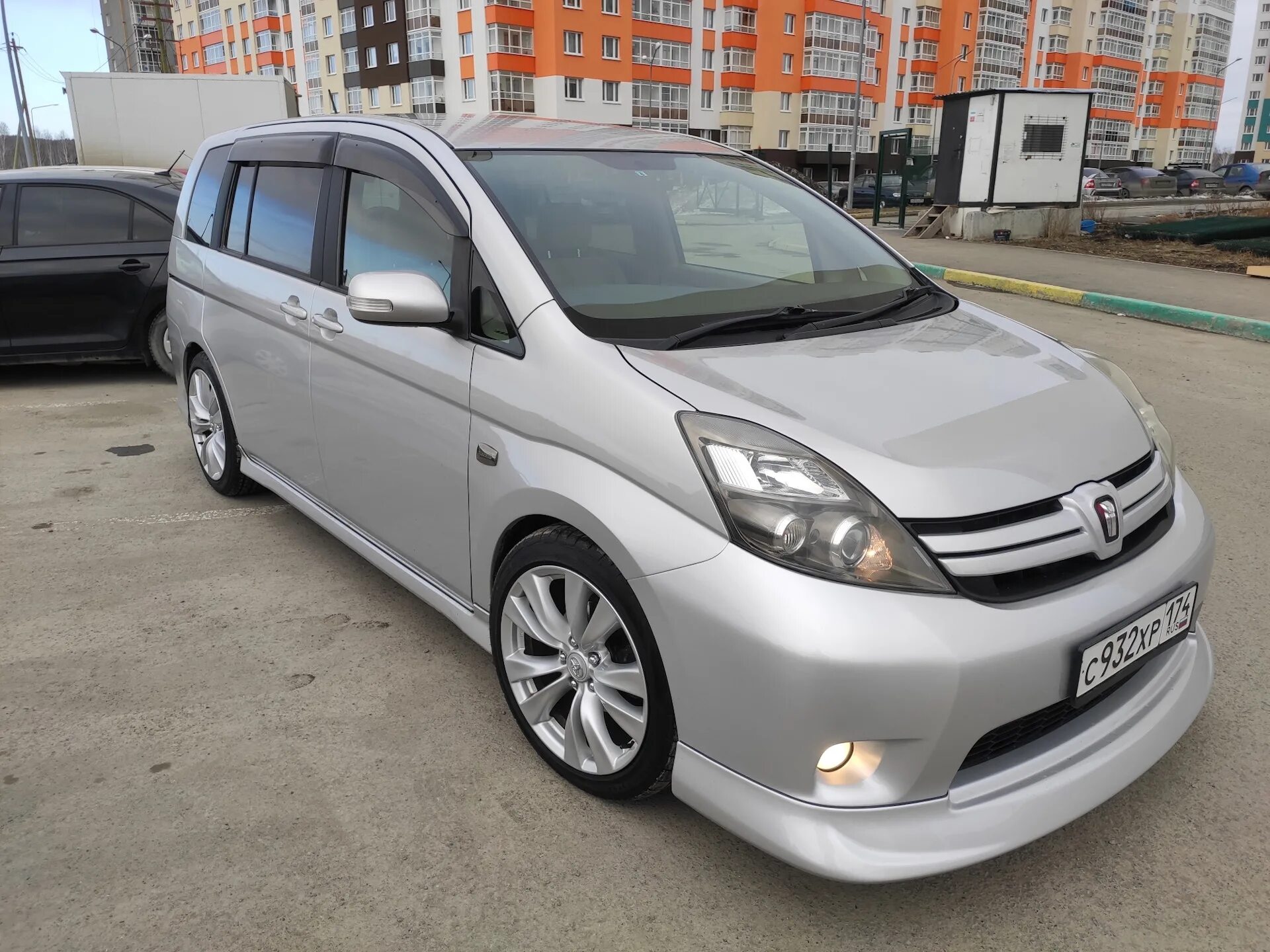 Toyota Isis. Toyota Isis r16. Тойота Исис r15. Тойота Исис r18.