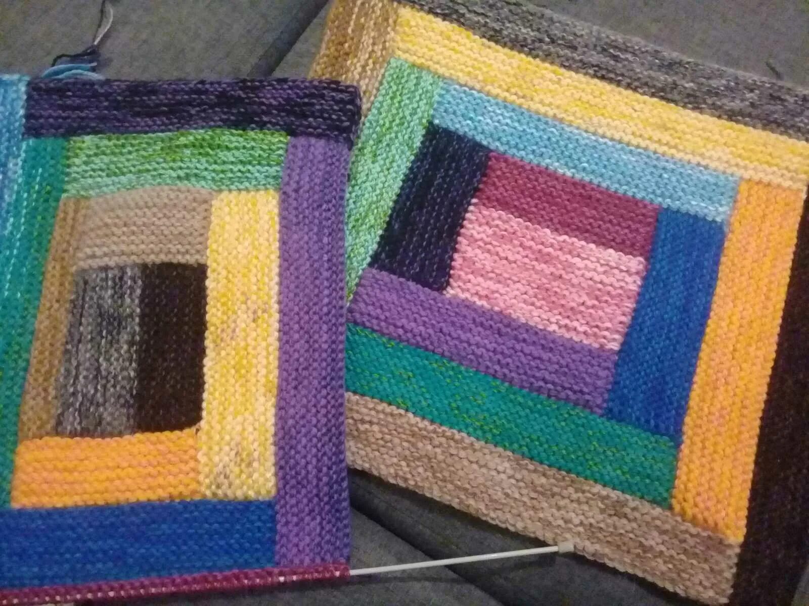 Вязание из остатков ниток. Вязание из остатков для начинающих. Круглая подушка крючком. Вязаные коврики крючком. Подстилка на стул крючком квадратная.