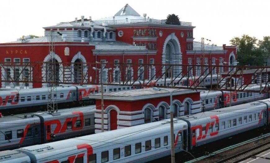 Поезд ласточка курск. С праздником ржд. Электричка льгов курск. Москва курская область поезд. Москва курская область поезд.
