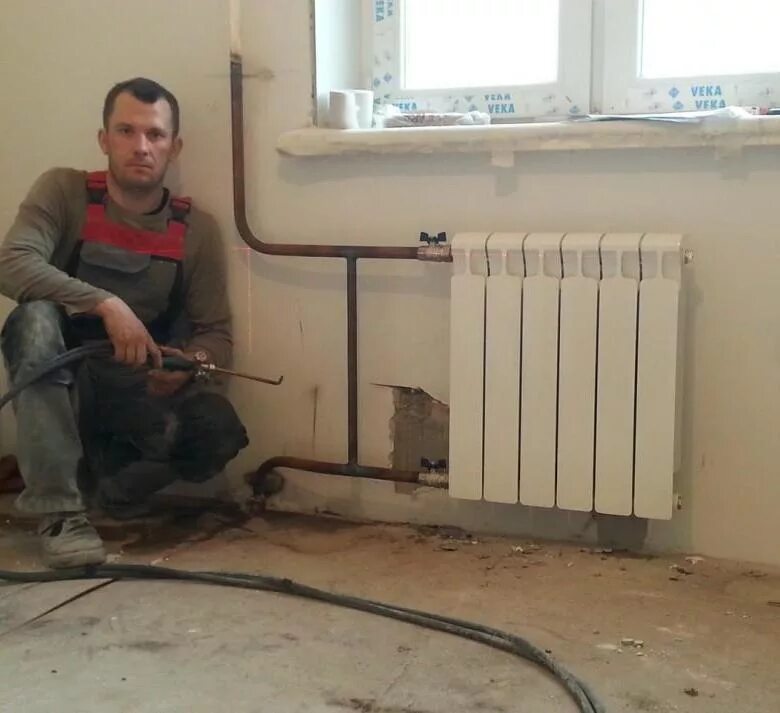 Монтаж батарей отопления. Трубы отопления в квартире. Ремонт труб отопления. Радиаторы центрального отопления. Переварка батарей отопления.