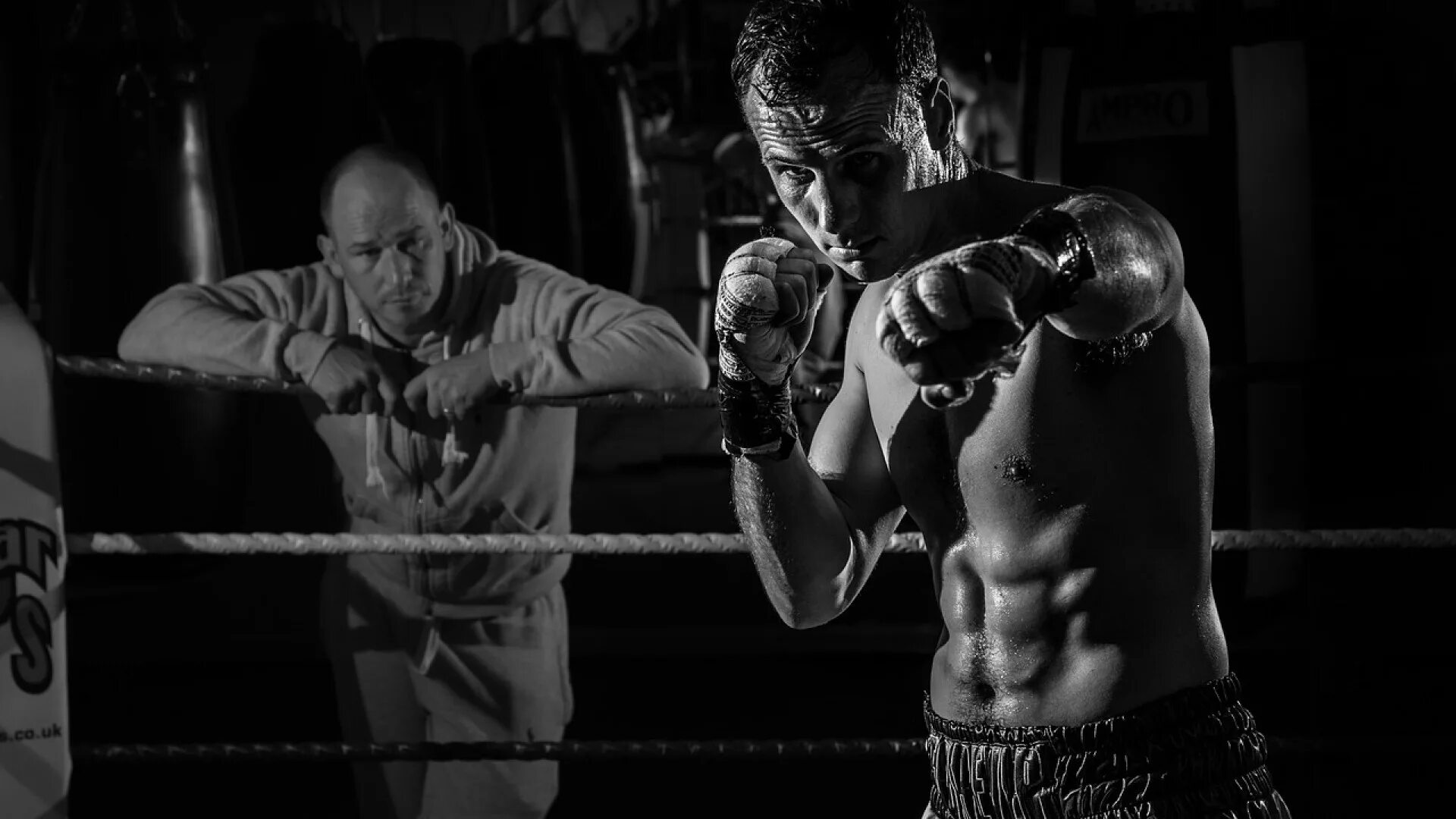 Бокс. Боксер тренируется. Бокс тренировка. Боксер на ринге. Упражнения boxing