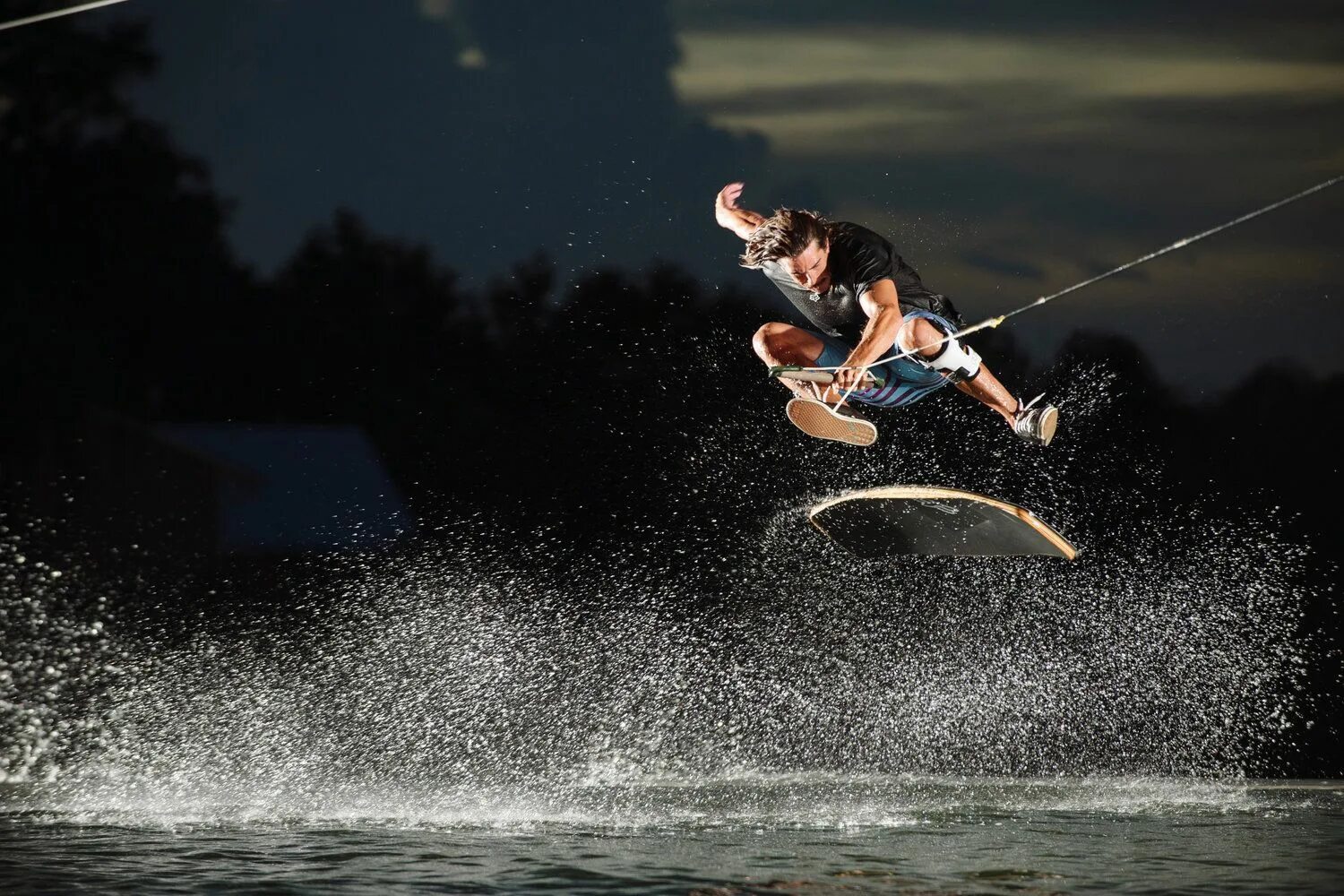 Do water sports. Вейкборд ред Булл. Экстремальные виды спорта. Экстремальный вейкбординг. Вейкборд трюки.