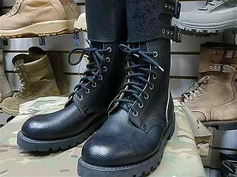 Берцы bw kampfstiefel 2007. Берцы в машине. Берцы гарсинг 35 п rush. Берцы армада «бархан» 1502. Армейские берцы косфо.