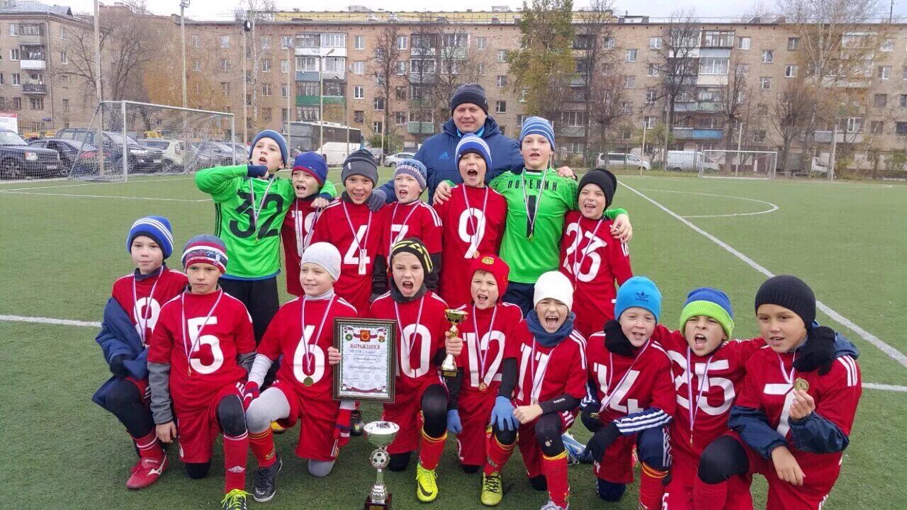 Фк метеор тренер. Метеор фильм тренер. Футбольная команда метеор новороссийск. Тренер команда метеор. Фк метеор новороссийск.