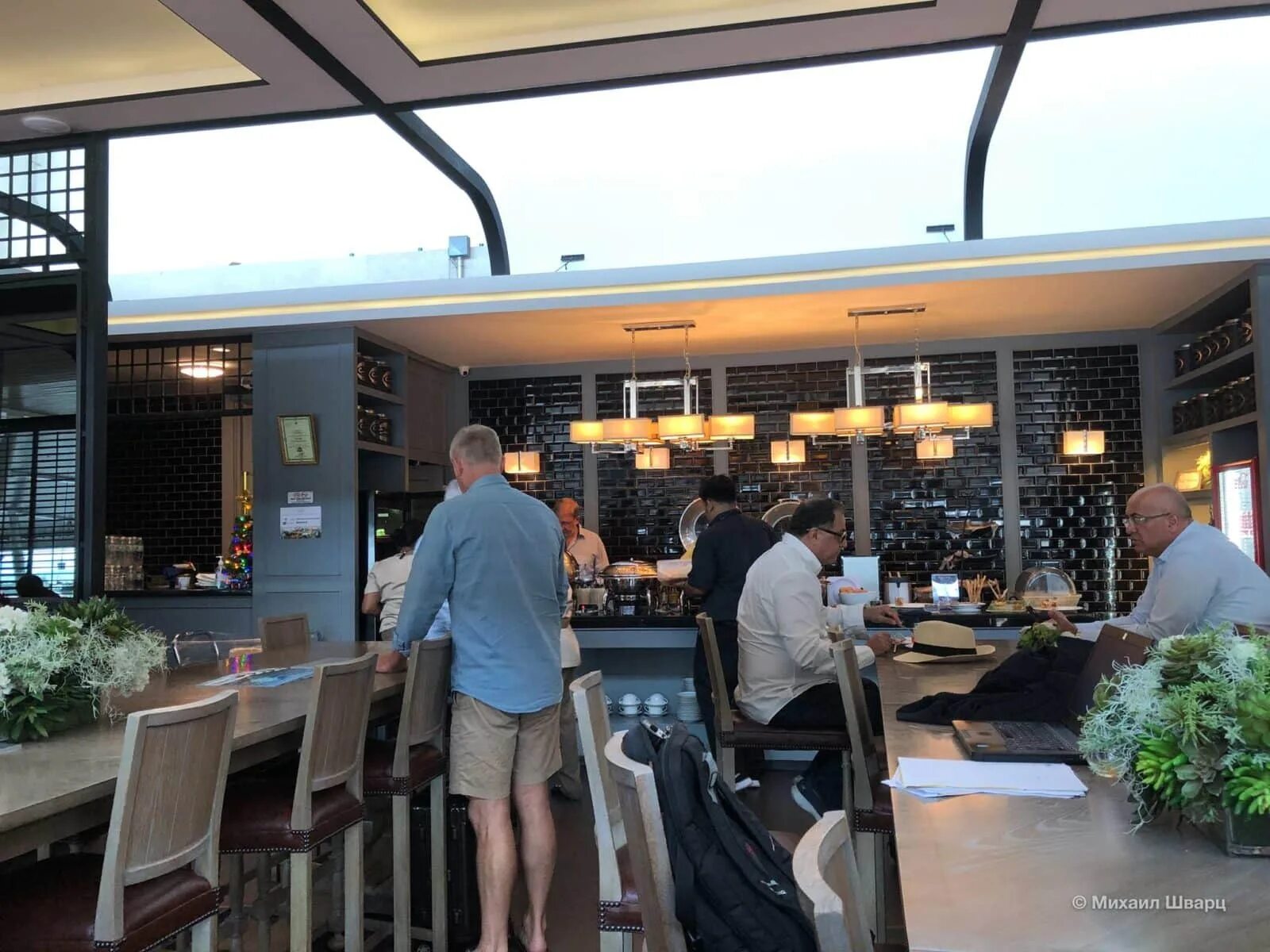 Leeli lounge. Бизнес залы аэропорта пхукета. Бизнес зал пхукет. Бизнес залы аэропорта пхукета. Бизнес залы аэропорта пхукета.