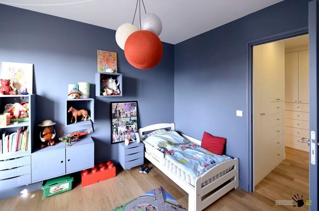 Комната подростка. Интерьер подростковой комнаты для мальчика. Детские спальни. Подошел к ней в комнату. Подошел к ней в комнату.