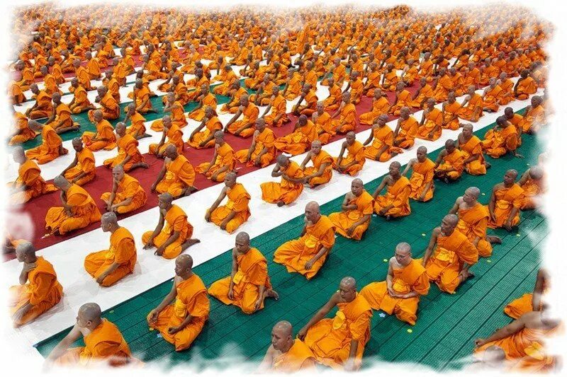 Дхармакая будды. Буддийские секты. Секта мантия с капюшоном. Фигура в плаще с капюшоном. Монахи секты.