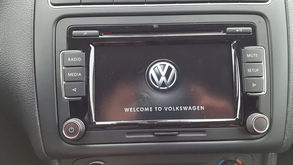 Магнитола фольксваген rcd 220. Оригинальная магнитола фольксваген. Оригинальная магнитола фольксваген. Штатная магнитола фольксваген 510. Магнитола тигуан r340.