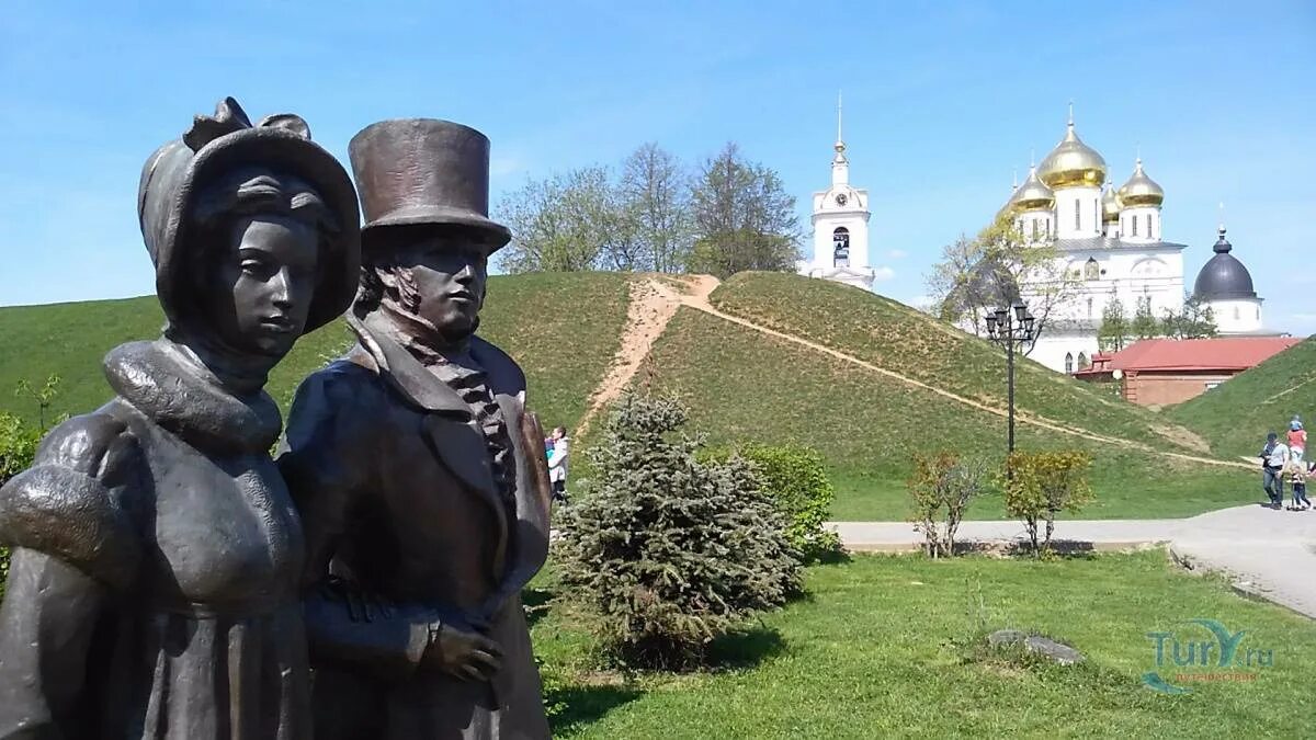 Сайт дмитрова московской. Памятники г Дмитров Московской области. Дмитров достопримечательности. Город Дмитров Московская область достопримечательности. Дмитров (Россия) достопримечательности.