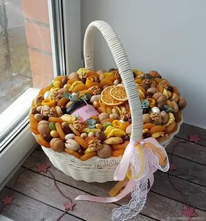 Корзина из сухофруктов