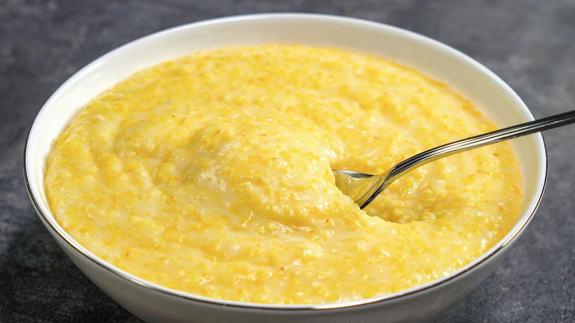 Кукурузная каша рецепт приготовления на плите. Кукурузная крупа вареная. Кукурузная каша на молоке соотношение. Кукурузная каша на молоке пропорции. Рецепт варки кукурузной каши.