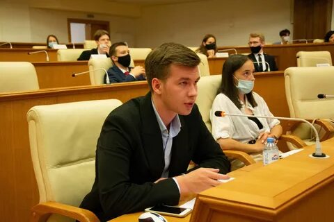 Депутат молодежного