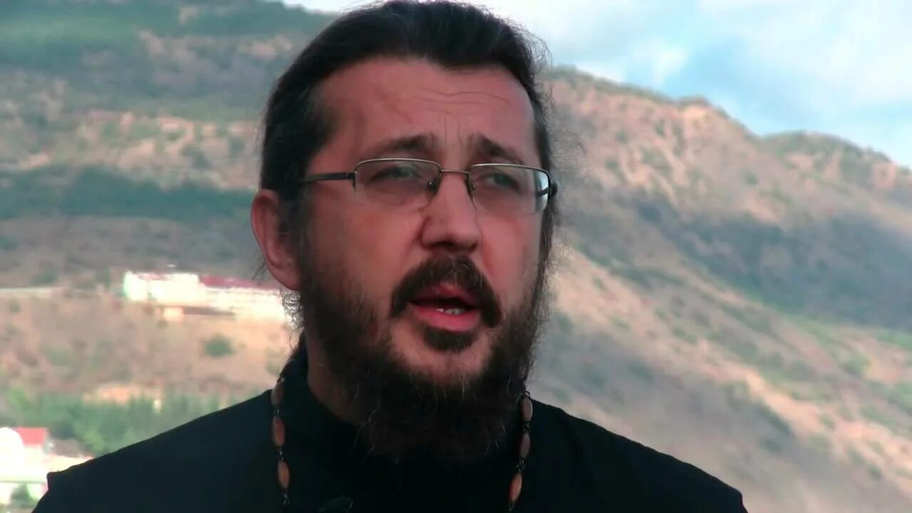 Язык священников. Изгоняющий дьявола джеймс вудс. Православный священник. Учебник древнееврейского языка. Бурятская епархия.