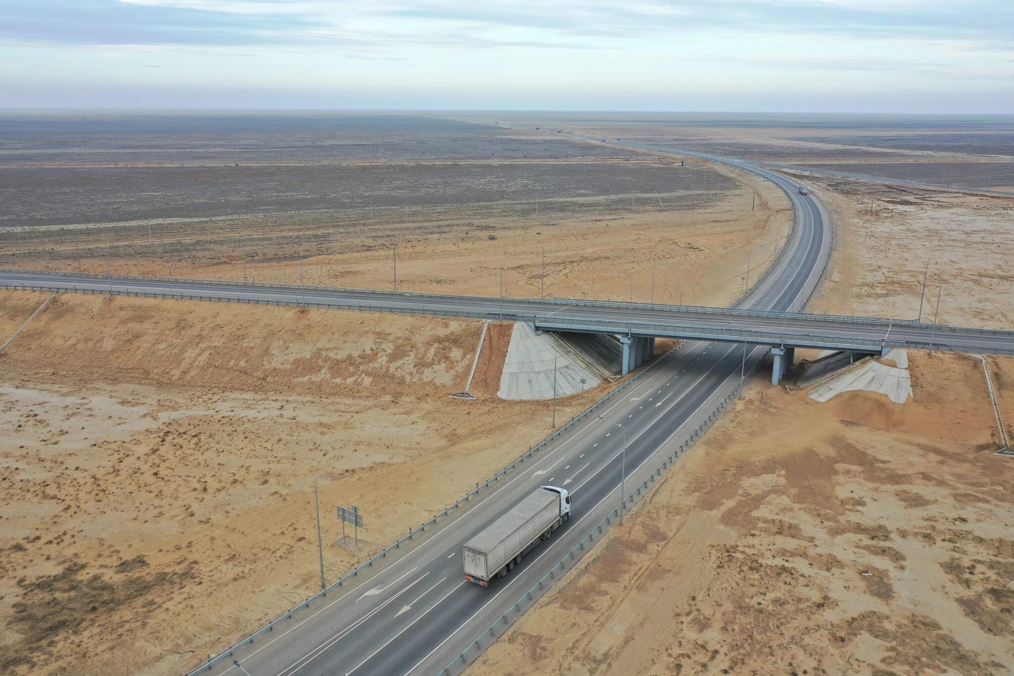 Трасса волгоград элиста. Трасса астрахань элиста ставрополь. Аоле калмыкии степь дорога. Элиста дорога. Трасса волгоград элиста.